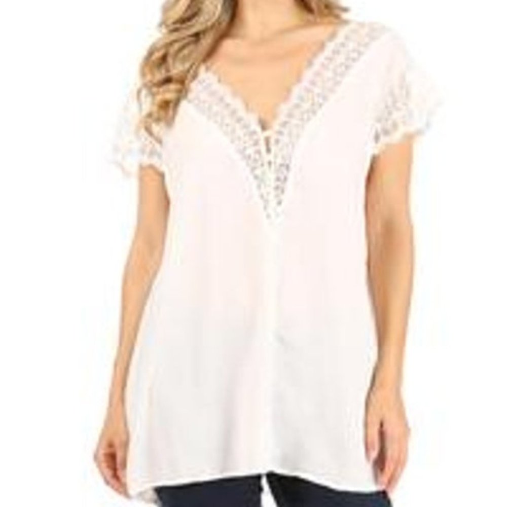 Curvaceous White Top with Lace